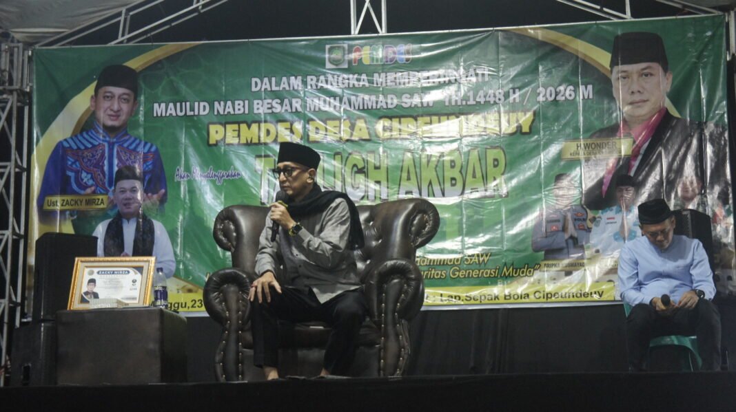 Peringatan Maulid Nabi Muhammad saw, Ustadz Zacky Mirza Membuat Geger Warga Cipeundeuy Subang Peringatan Maulid Nabi Muhammad saw, Ustadz Zacky Mirza Membuat Geger Warga Cipeundeuy Subang