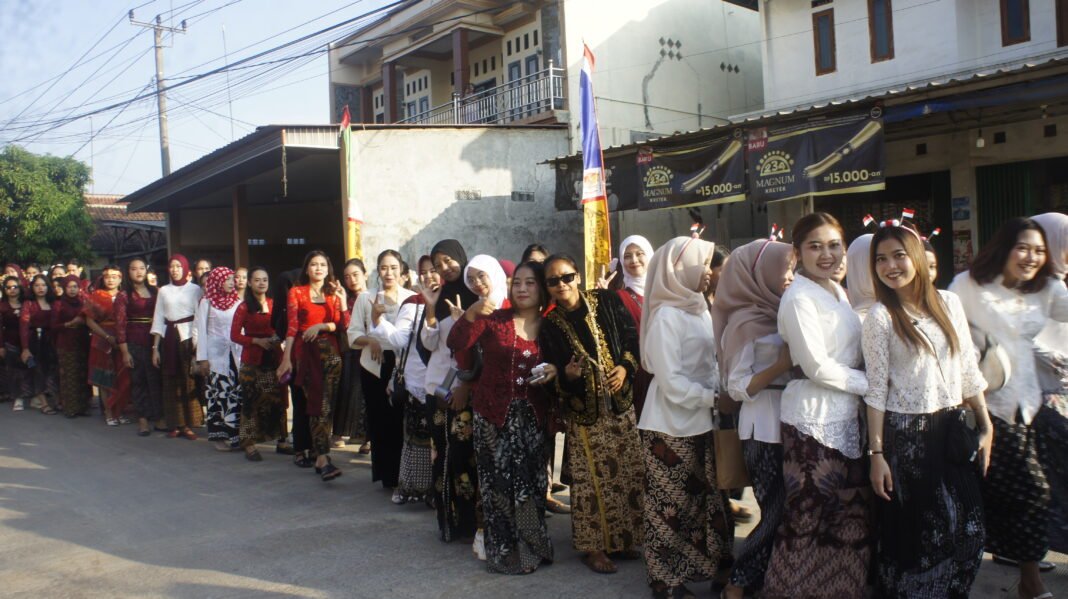 Carnaval Kemerdekaan Dari Ribuan Karyawan Meriahkan HUT ke 15 PT ShinWon Indonesia Carnaval Kemerdekaan Dari Ribuan Karyawan Meriahkan HUT ke 15 PT ShinWon Indonesia