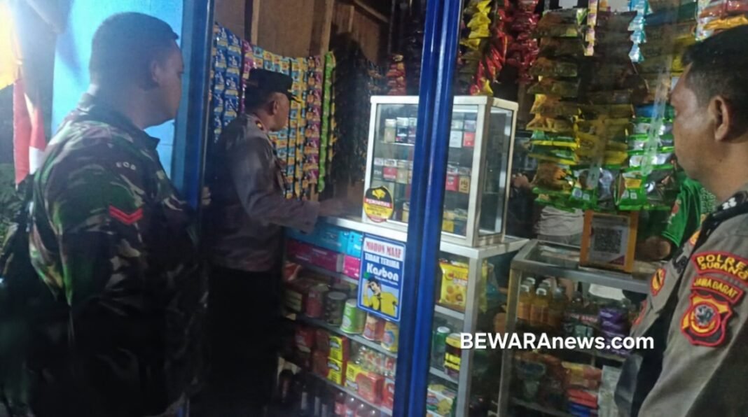 Kapolsek Cipeundeuy Bersama Personel Gabungan Sambangi Warung yang Diduga Jual Miras, Dalam Rangka Patroli KRYD Kapolsek Cipeundeuy Bersama Personel Gabungan Sambangi Warung yang Diduga Jual Miras, Dalam Rangka Patroli KRYD