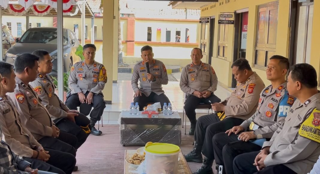 Kapolres Subang Lakukan Kunjungan Kerja ke Polsek Pabuaran, Pastikan Menjaga Kebersihan Lingkungan Mako Polsek Kapolres Subang Lakukan Kunjungan Kerja ke Polsek Pabuaran, Pastikan Menjaga Kebersihan Lingkungan Mako Polsek