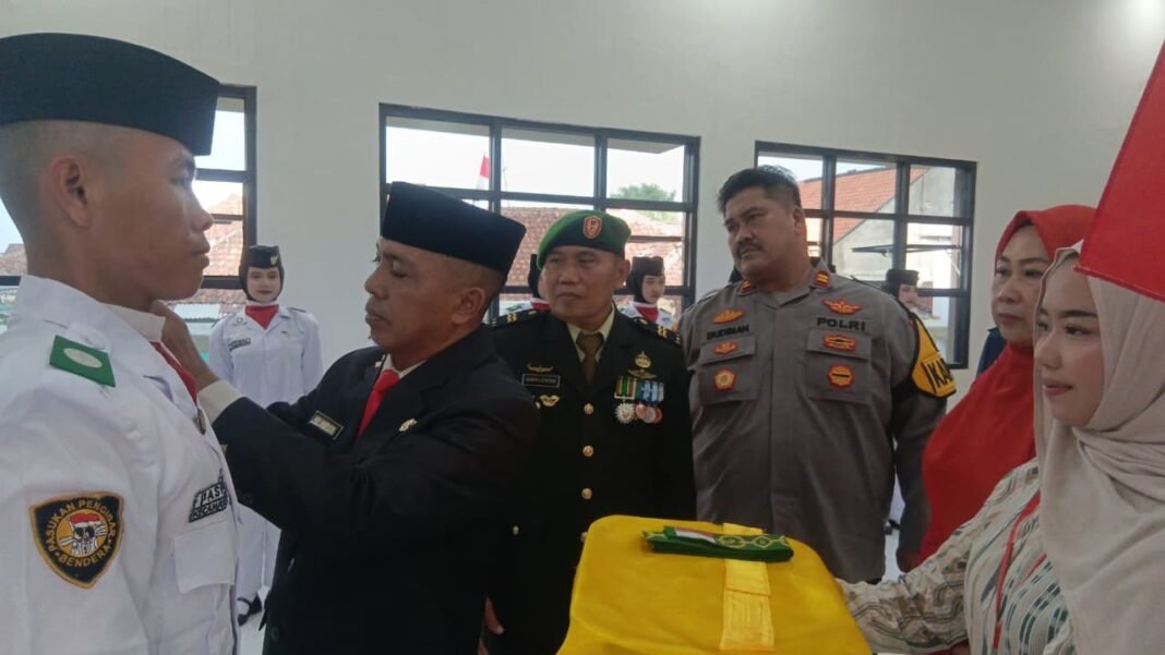 Jelang Pelaksanaan Upacara Hari Kemerdekaan ke 81 RI, Camat Kalijati Kukuhkan 28 Anggota Paskibraka dengan Khidmat Jelang Pelaksanaan Upacara Hari Kemerdekaan ke 81 RI, Camat Kalijati Kukuhkan 28 Anggota Paskibraka dengan Khidmat