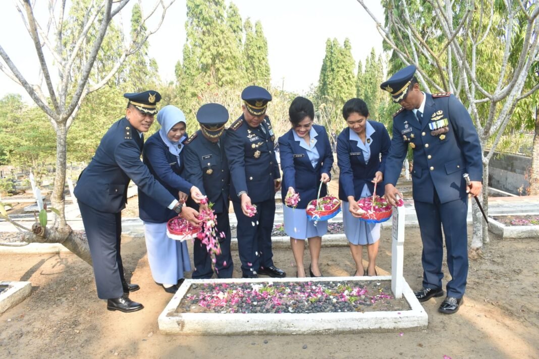 Jelang HUT ke-81 TNI, Wingdik 400/Matukjur Ikuti Ziarah Nasional di TMP Kusuma Bhakti Surakarta Jelang HUT ke-81 TNI, Wingdik 400/Matukjur Ikuti Ziarah Nasional di TMP Kusuma Bhakti Surakarta