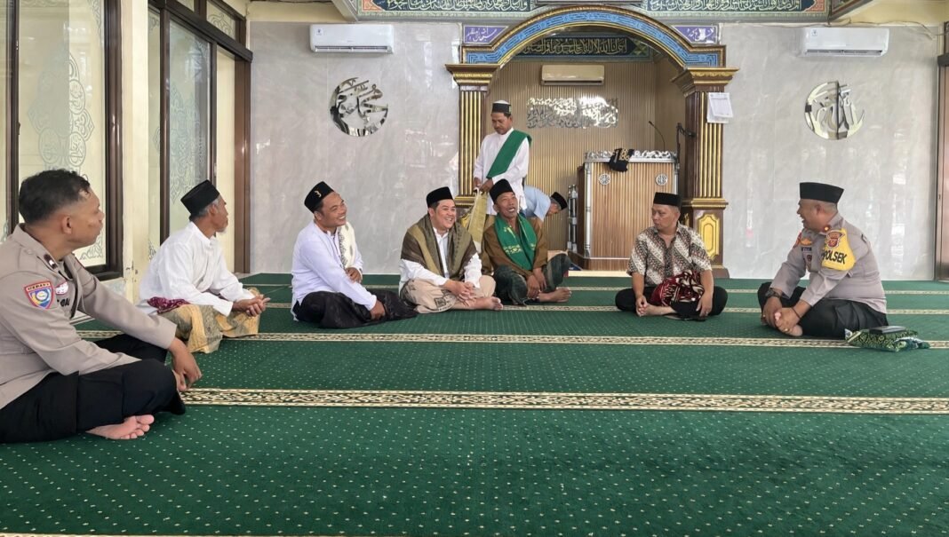 Jelang PAW Kades Gempolsari, Muspika Patokbeusi Gelar Jumling dan Jum’at Curhat di Masjid Jami Nurul Iman Jelang PAW Kades Gempolsari, Muspika Patokbeusi Gelar Jumling dan Jum’at Curhat di Masjid Jami Nurul Iman
