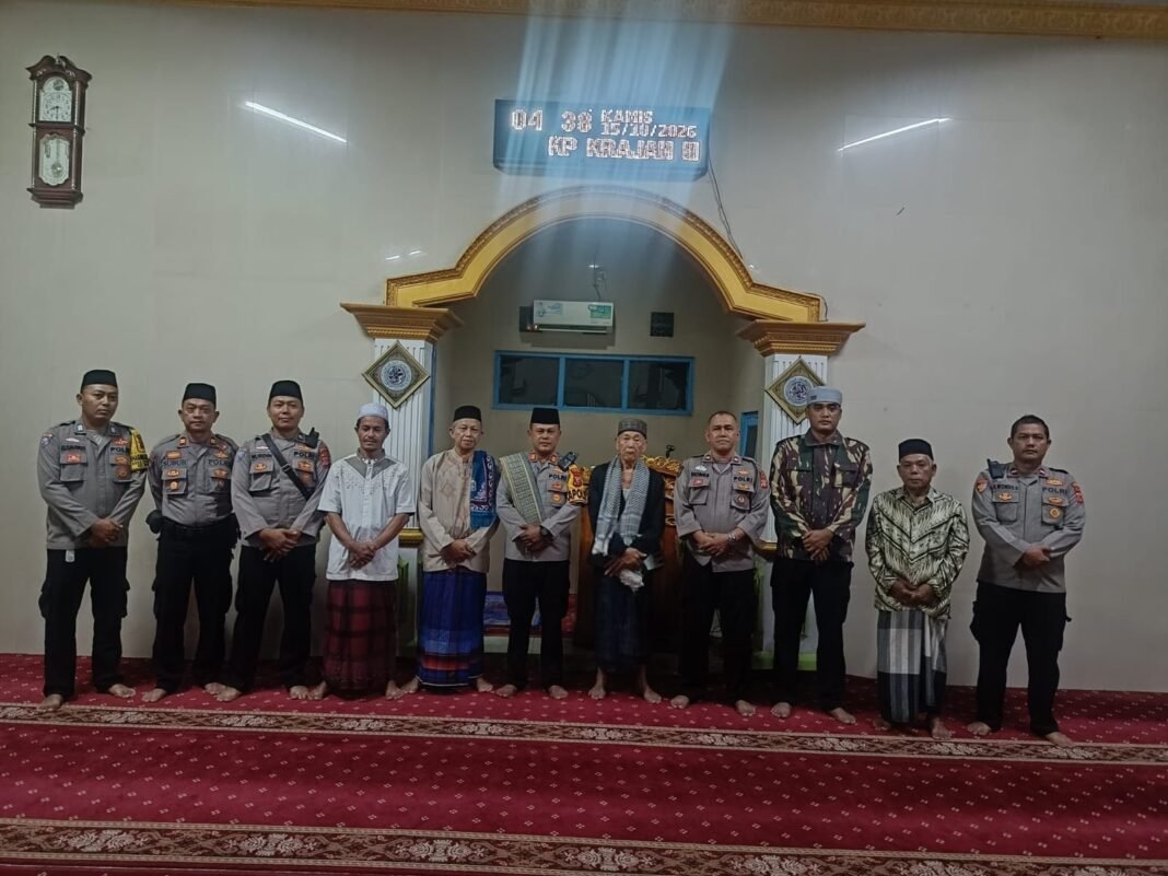 Dekatkan Diri dengan Umat, Polsek Cipeundeuy Gelar Suling Amis di Masjid AL – Huda Desa Cipeundeuy Dekatkan Diri dengan Umat, Polsek Cipeundeuy Gelar Suling Amis di Masjid AL – Huda Desa Cipeundeuy