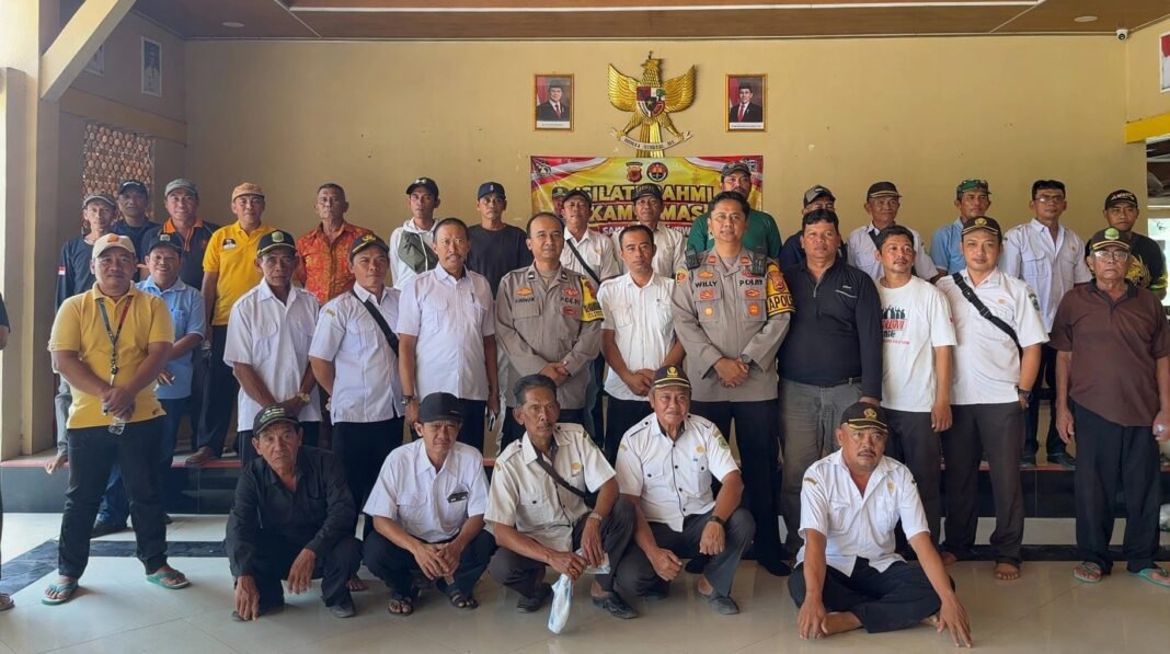 Jelang Pilkades Serentak, Kapolsek Pabuaran Gelar Sapa RW dan RT, Salah Satunya di Desa Karanghegar Ciptakan Suasana Kondusif Jelang Pilkades Serentak, Kapolsek Pabuaran Gelar Sapa RW dan RT, Salah Satunya di Desa Karanghegar Ciptakan Suasana Kondusif