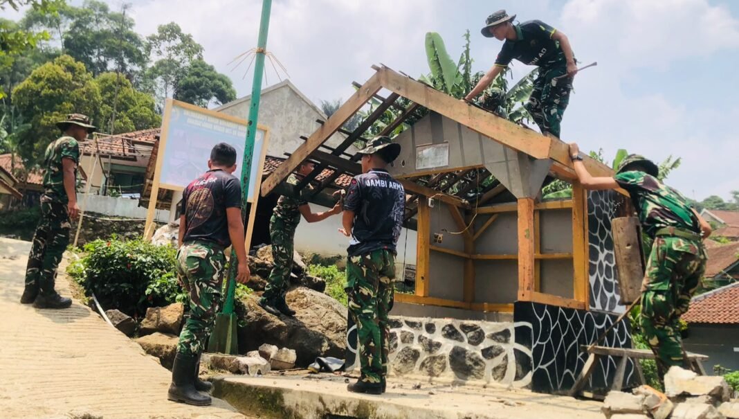 TMMD ke-130 Kodim 0605/Subang Rehab Pos Kamling di Cihaur Wetan Desa Cupunagara TMMD ke-130 Kodim 0605/Subang Rehab Pos Kamling di Cihaur Wetan Desa Cupunagara
