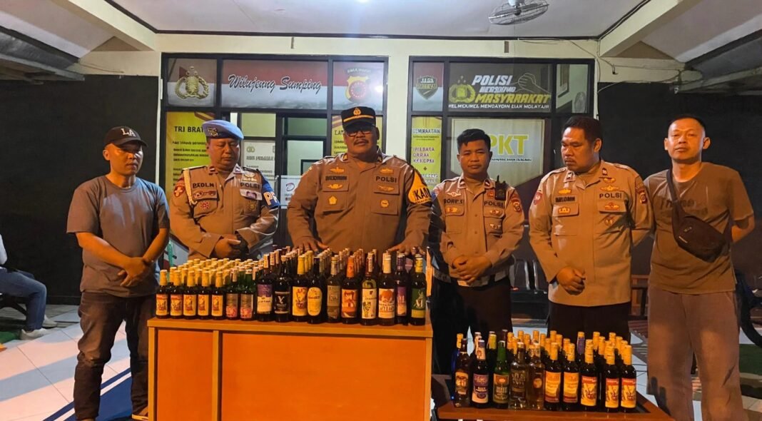 Gasak Miras! Polsek Kalijati Sapu Bersih 145 Botol Isi Miras Berbagai Merk di Warung NY, Antisipasi Kriminalitas Gasak Miras! Polsek Kalijati Sapu Bersih 145 Botol Isi Miras Berbagai Merk di Warung NY, Antisipasi Kriminalitas