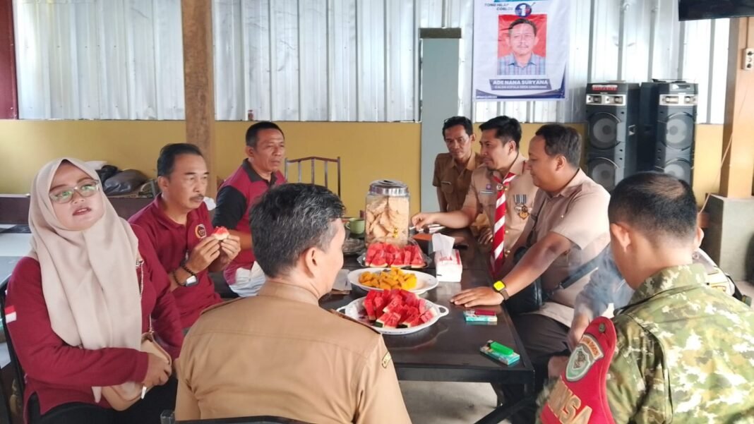 Jaga Kondusifitas Pilkades Lengkong, Forkopimcam Cipeundeuy Sambangi Calon Kades Nomor Urut 1 Ade Nana Suryana Jaga Kondusifitas Pilkades Lengkong, Forkopimcam Cipeundeuy Sambangi Calon Kades Nomor Urut 1 Ade Nana Suryana
