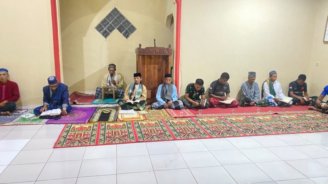 Tak Hanya Bangun Desa, Satgas TMMD ke-130 Dekat dengan Warga Lewat Pengajian Tak Hanya Bangun Desa, Satgas TMMD ke-130 Dekat dengan Warga Lewat Pengajian