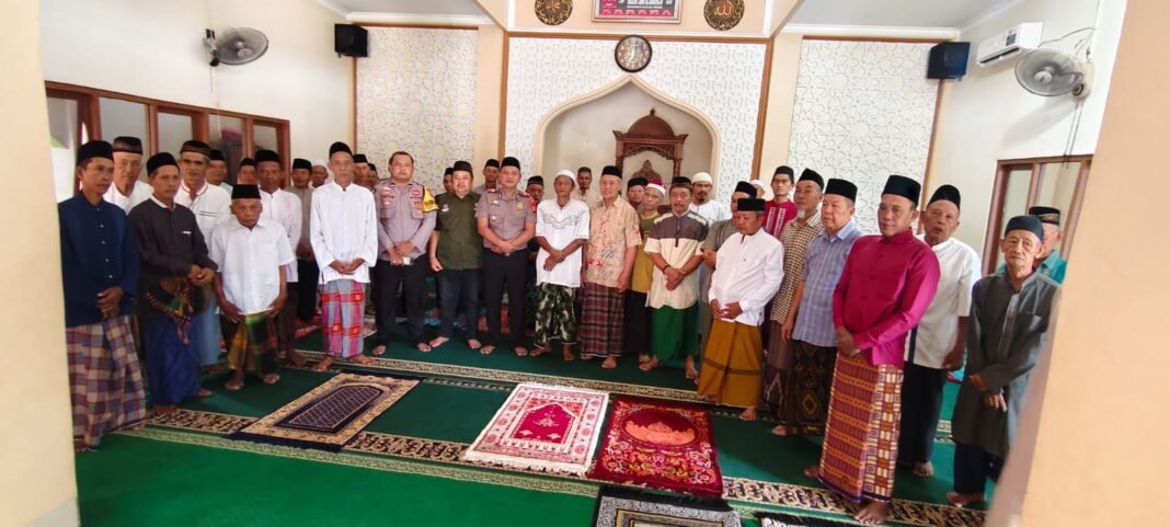 Dekatkan Diri dengan Warga, Kapolsek Purwadadi Gelar Jumat Curhat di Masjid AL-Barokah Desa Blendung Dekatkan Diri dengan Warga, Kapolsek Purwadadi Gelar Jumat Curhat di Masjid AL-Barokah Desa Blendung