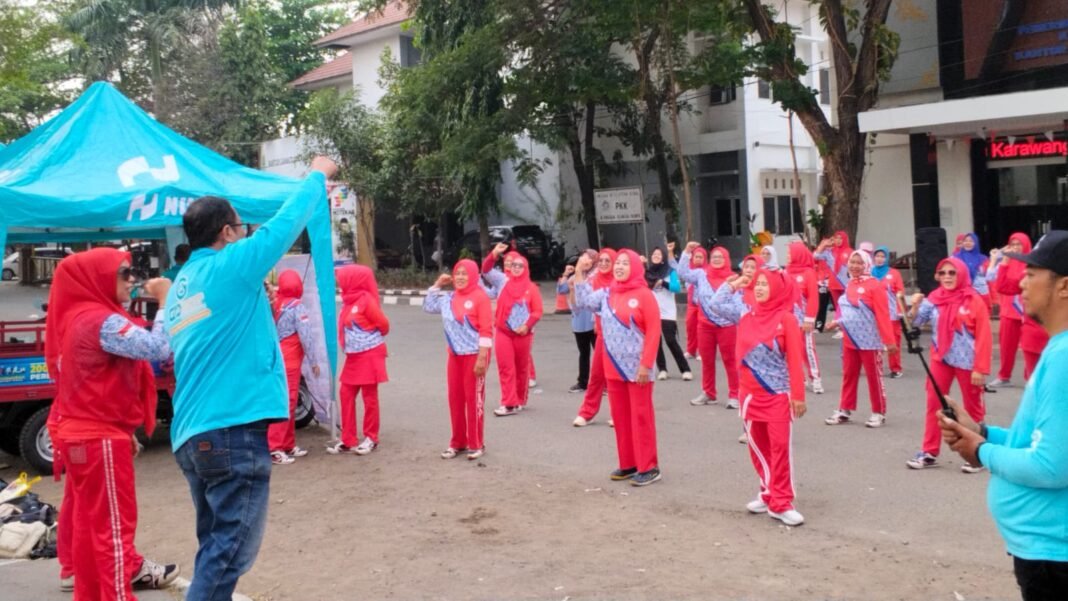 GOKAR dan Tridjaya Elektronik Pawarengan Dukung Senam Sehat Puspita Gemilang Cikampe GOKAR dan Tridjaya Elektronik Pawarengan Dukung Senam Sehat Puspita Gemilang Cikampe