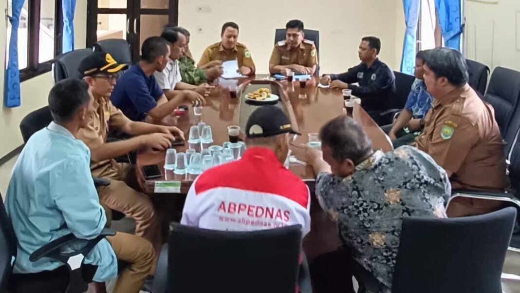 Persiapan Deklarasi Damai Pilkades Serentak di GOR Gotong Royong Subang, Camat Cipeundeuy Gelar Rapat Koordinasi dengan Para Panitia Pilkades Persiapan Deklarasi Damai Pilkades Serentak di GOR Gotong Royong Subang, Camat Cipeundeuy Gelar Rapat Koordinasi dengan Para Panitia Pilkades