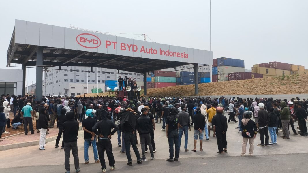 FMSB Desak Dialog Terbuka Soal Penyerapan Tenaga Kerja Lokal di BYD Subang FMSB Desak Dialog Terbuka Soal Penyerapan Tenaga Kerja Lokal di BYD Subang