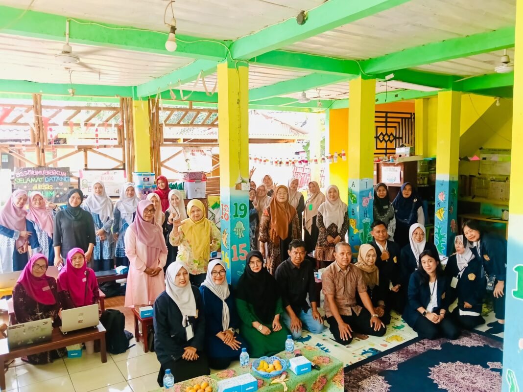 Mahasiswa Magister PAUD Universitas Panca Sakti Bekasi Kenalkan Aplikasi TUMBUH kepada Guru PAUD di Karawang Mahasiswa Magister PAUD Universitas Panca Sakti Bekasi Kenalkan Aplikasi TUMBUH kepada Guru PAUD di Karawang