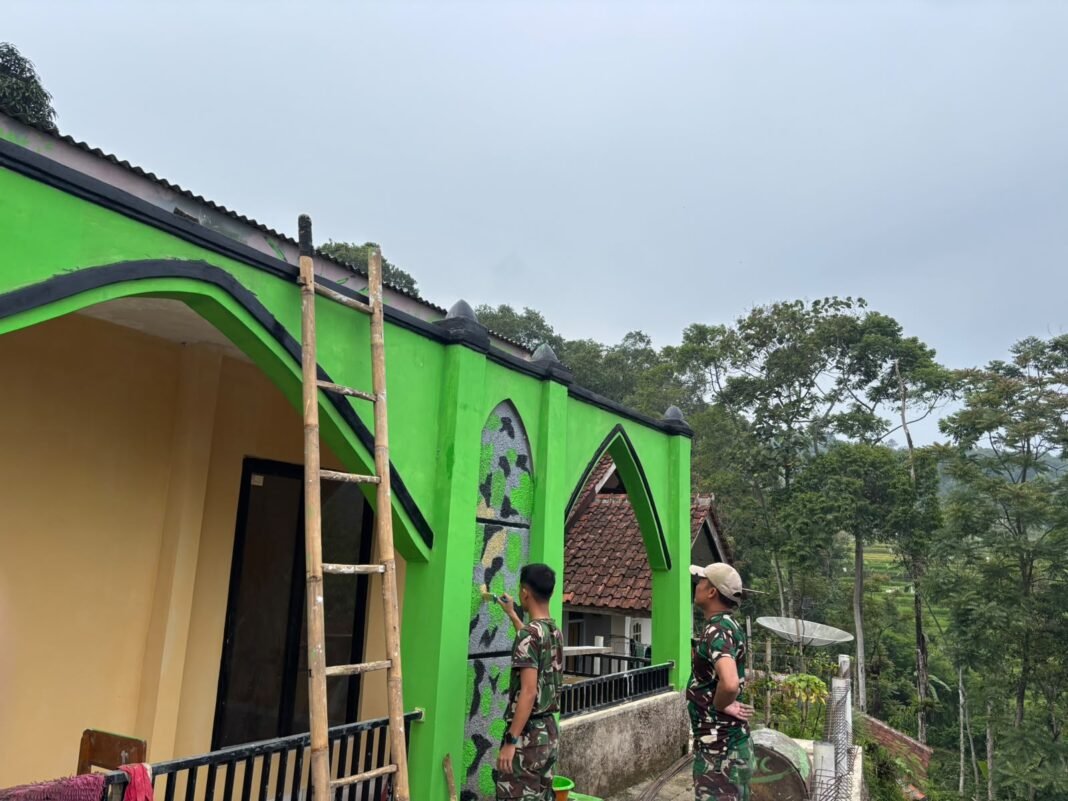 Tingkatkan Kenyamanan Tempat Ibadah, Satgas TMMD Lanjutakan Pengecatan Musala At-Taufik di Cupunagara Tingkatkan Kenyamanan Tempat Ibadah, Satgas TMMD Lanjutakan Pengecatan Musala At-Taufik di Cupunagara