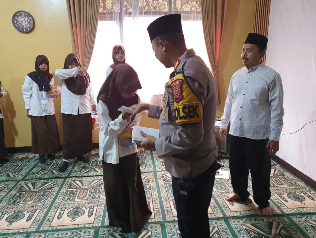 Tingkatkan Iman dan Kepedulian, Polsek Binong Gelar Pengajian, Do’a Bersama dan Santunan Tingkatkan Iman dan Kepedulian, Polsek Binong Gelar Pengajian, Do’a Bersama dan Santunan